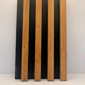Lambrín decorativo de PVC con diseño madera y fondo negro